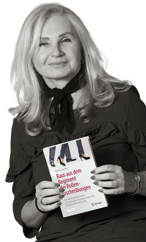 Martina Lackner mit Buch